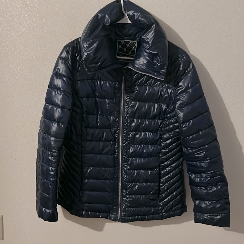 Big Chill Freestyle Women's Navy Sm.Puffer Jacket. Poly/ 15% Down 2 Zip Pockets.